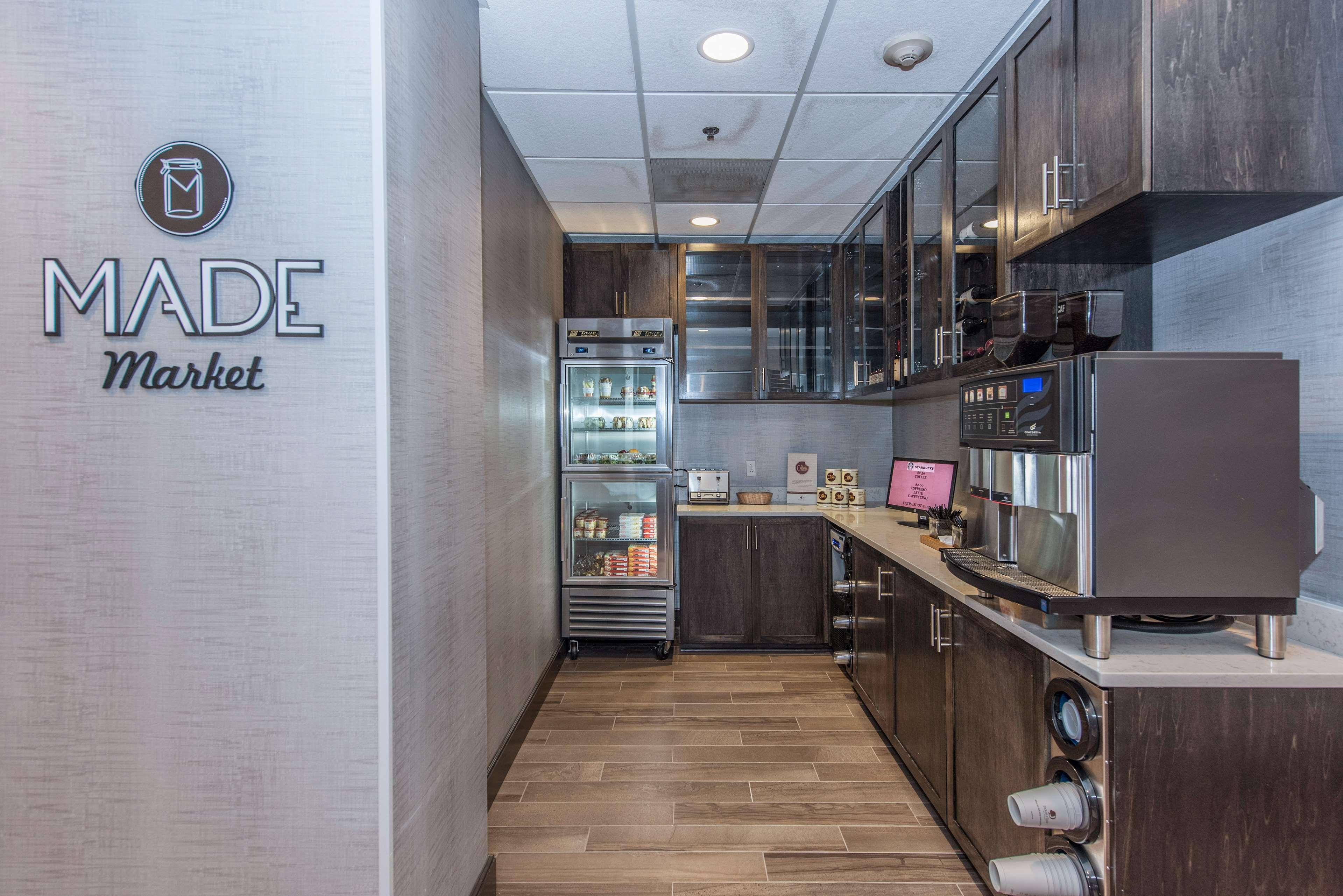 Doubletree By Hilton North Charleston - Convention Center Hotel Екстериор снимка