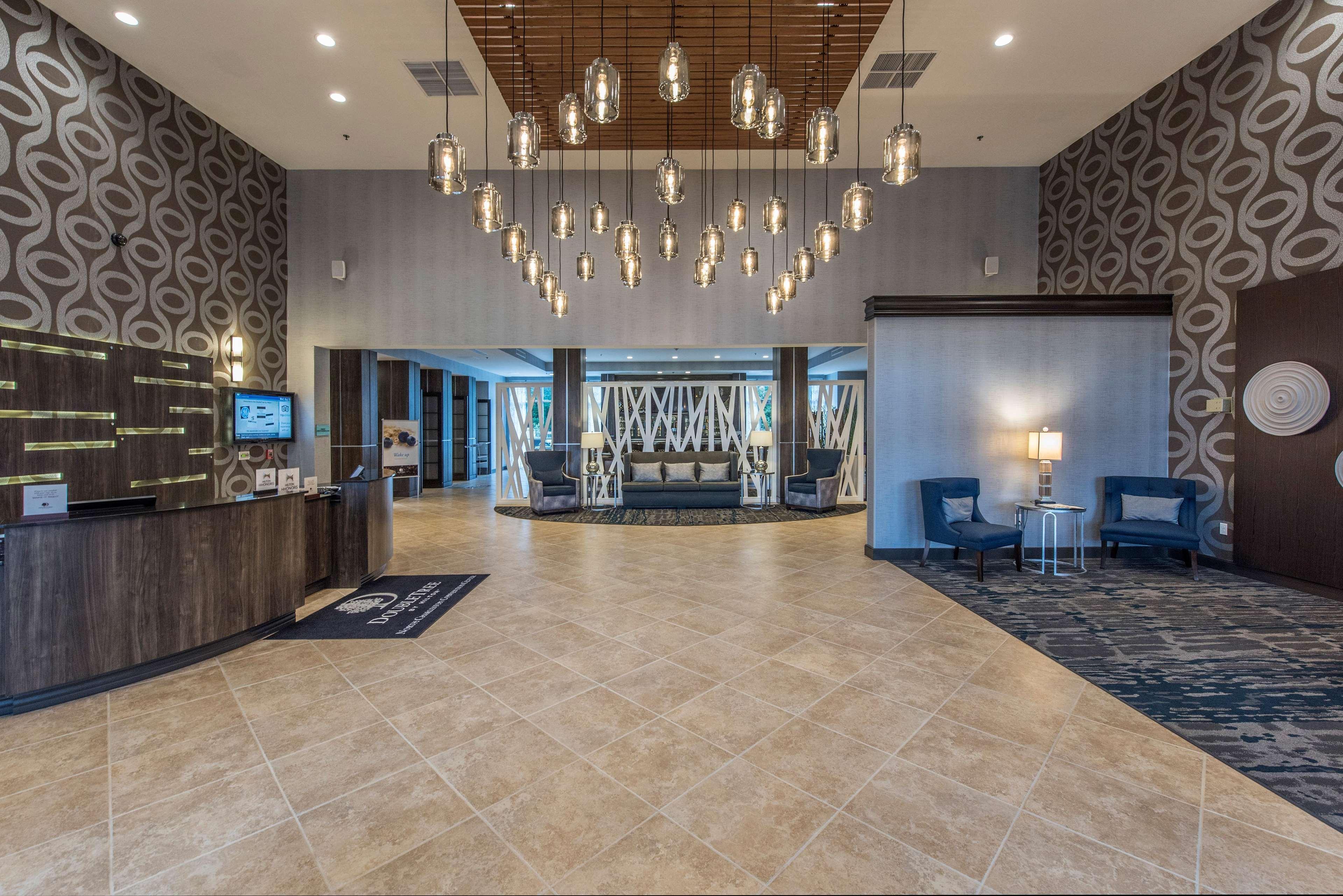 Doubletree By Hilton North Charleston - Convention Center Hotel Екстериор снимка