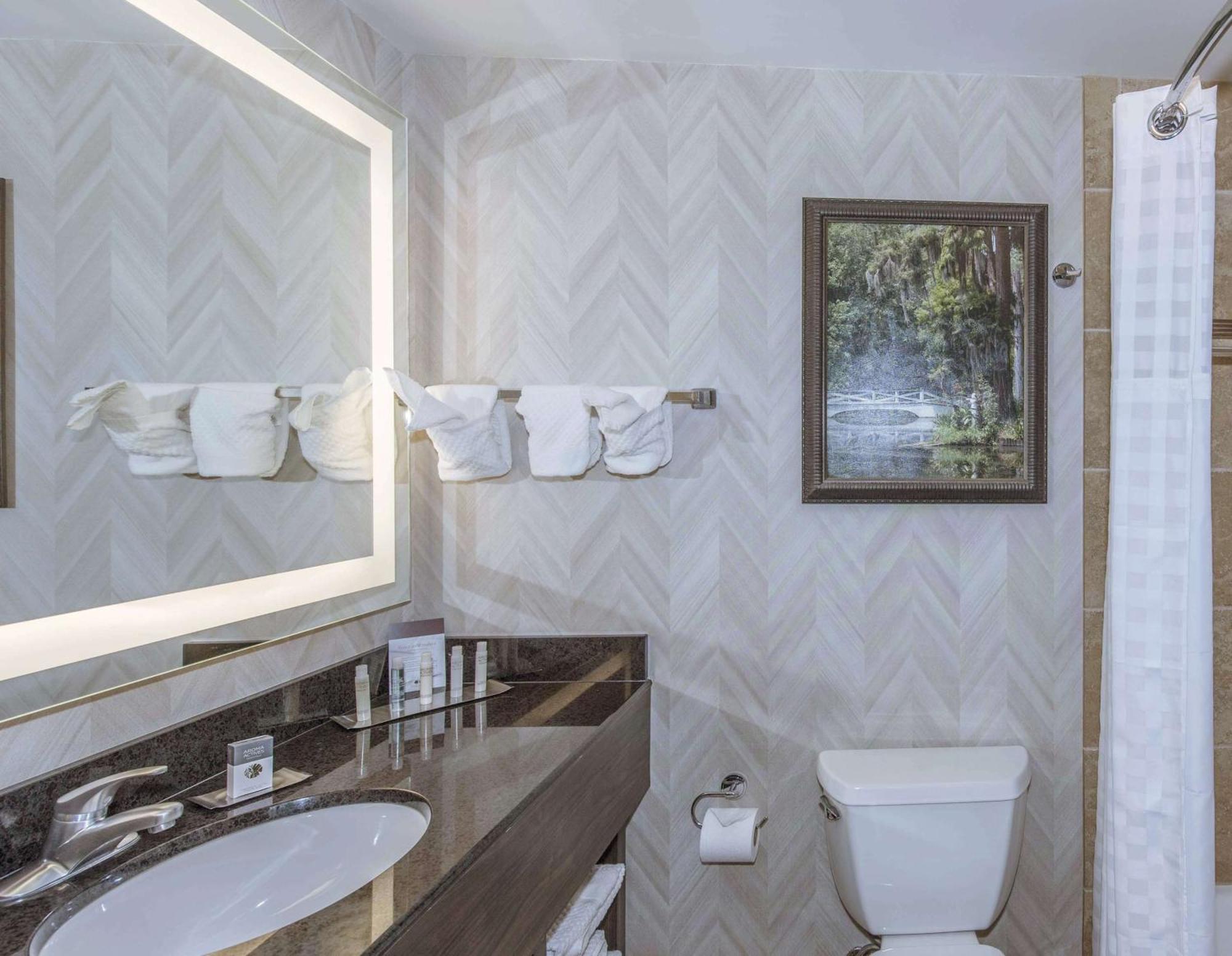 Doubletree By Hilton North Charleston - Convention Center Hotel Екстериор снимка