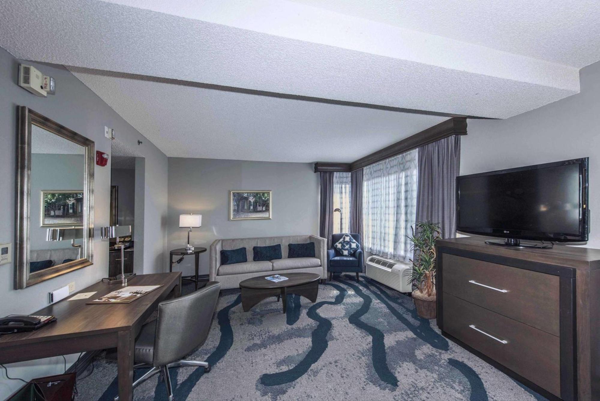 Doubletree By Hilton North Charleston - Convention Center Hotel Екстериор снимка