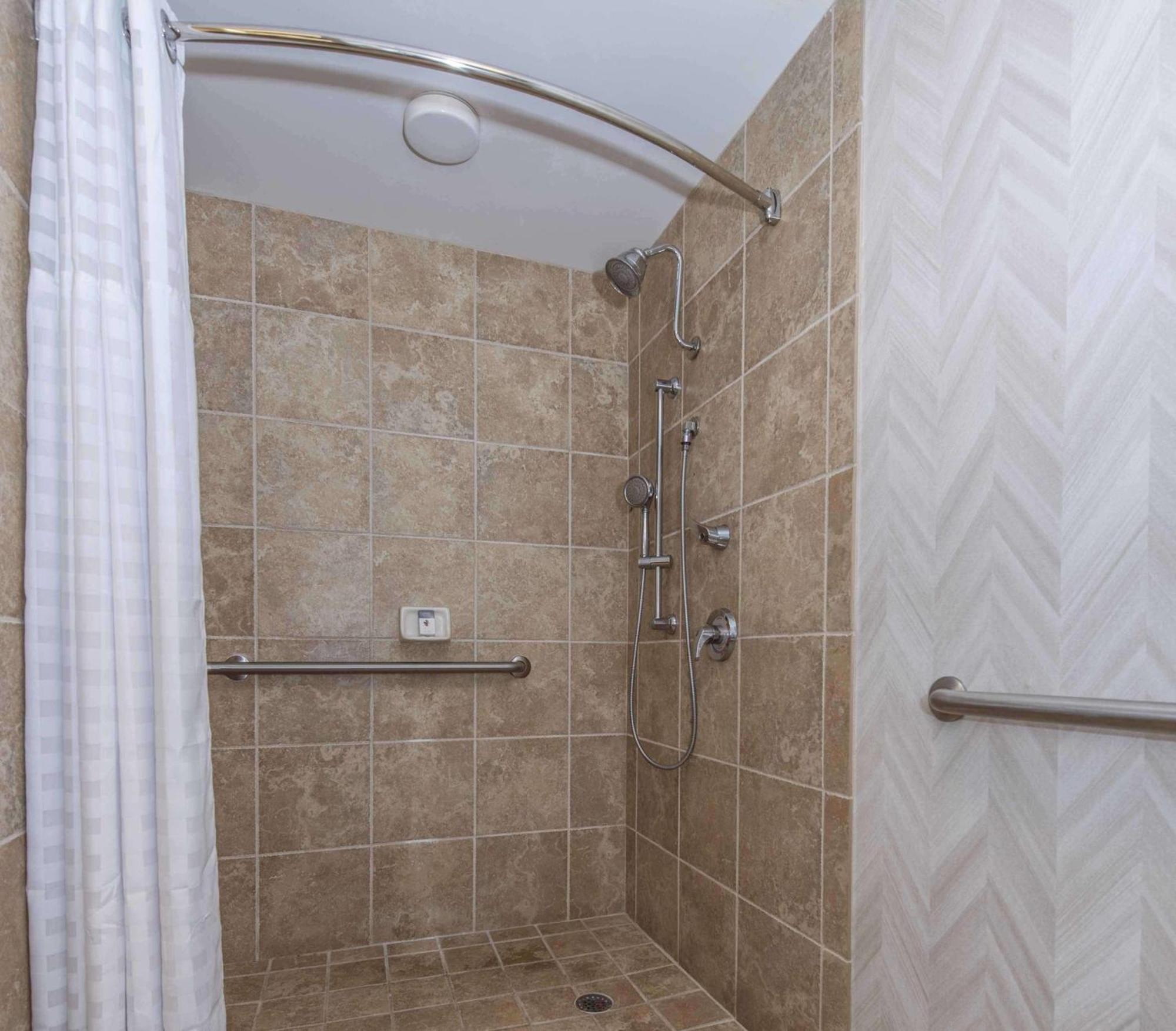 Doubletree By Hilton North Charleston - Convention Center Hotel Екстериор снимка